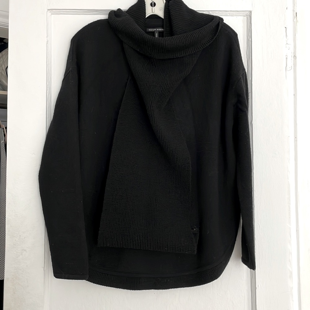 Sarah Pacini, Black sweater